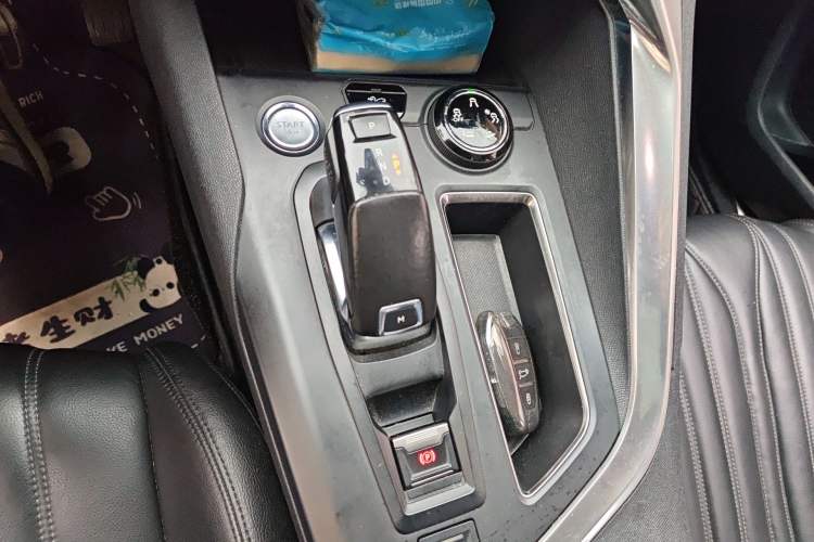Used Peugeot 5008 2017 380THP 7-Seater Luxury Edition Gear Lever