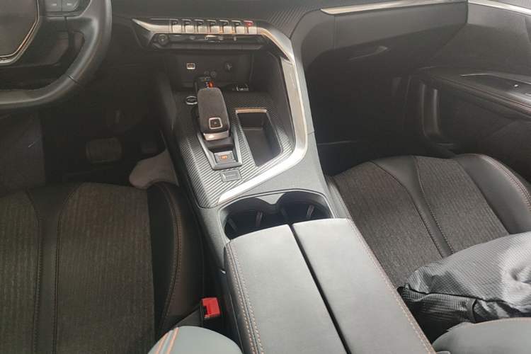 Used Peugeot 5008 2017 380THP 5-Seater Elite Edition Gear Lever