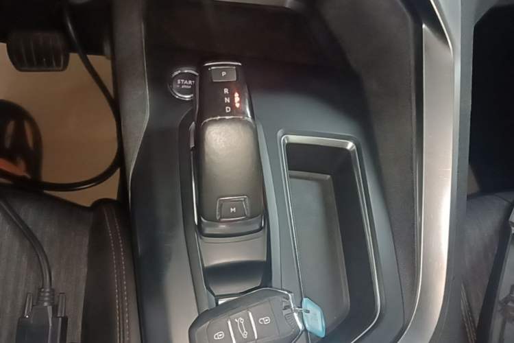 Used Peugeot 5008 2017 350THP 7-Seater Elite Edition Gear Lever