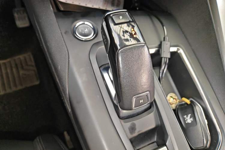 Used Peugeot 5008 2017 380THP 7-Seater Boundary-Free Edition Gear Lever