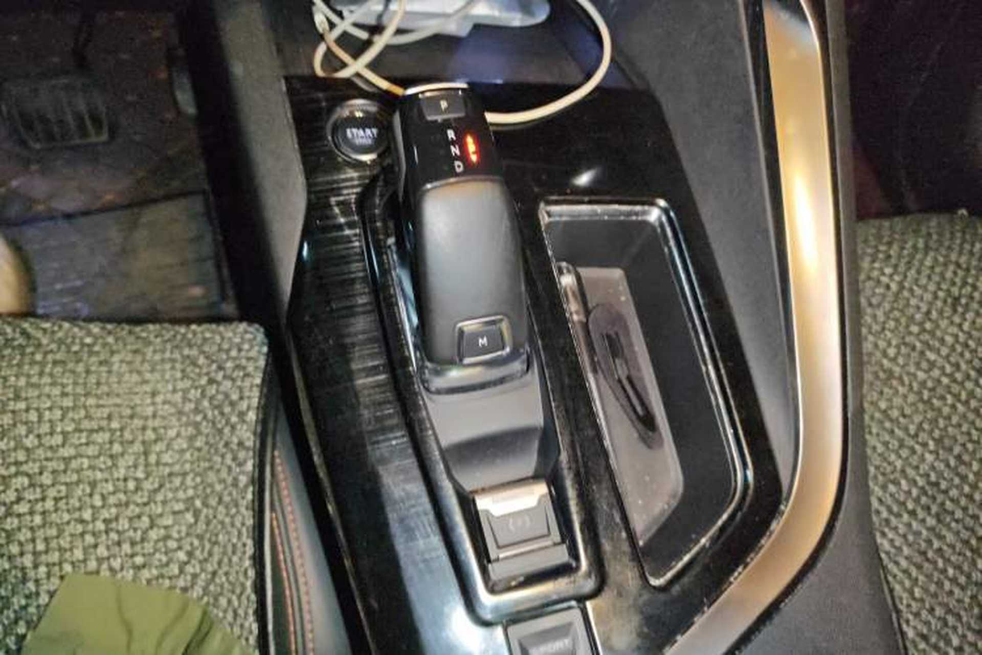 Used Peugeot 5008 2017 380THP 7-Seater Elite Edition Gear Lever