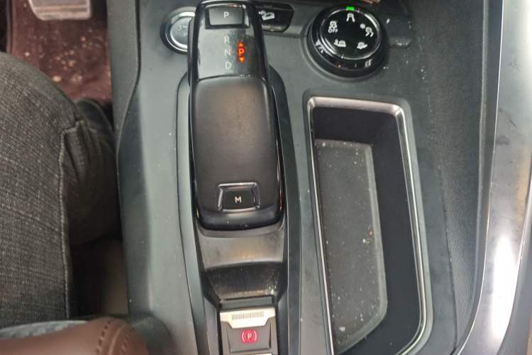 Used Peugeot 5008 2017 380THP 7-Seater Luxury GT Edition Gear Lever