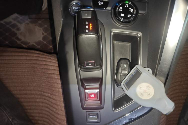 Used Peugeot 5008 2017 380THP 7-Seater Luxury GT Edition Gear Lever