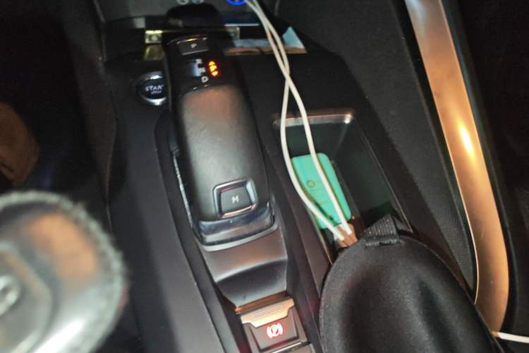 Used Peugeot 5008 2017 380THP 7-Seater Elite Edition Gear Lever