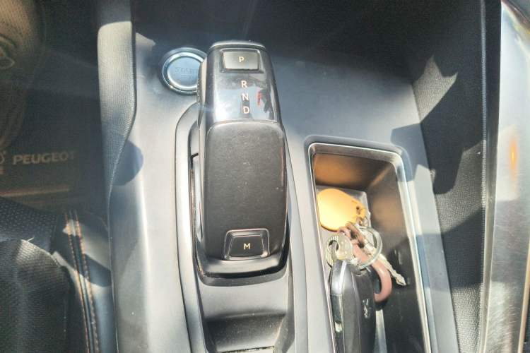 Used Peugeot 5008 2017 350THP 7-Seater Elite Edition Gear Lever