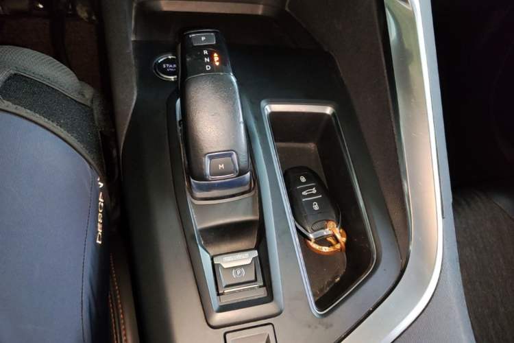 Used Peugeot 5008 2017 350THP 7-Seater Elite Edition Gear Lever