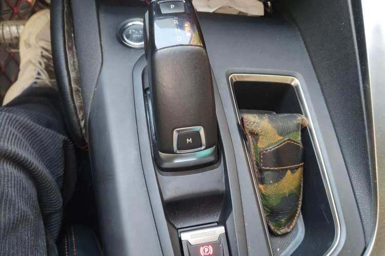 Used Peugeot 5008 2017 350THP 7-Seater Elite Edition Gear Lever