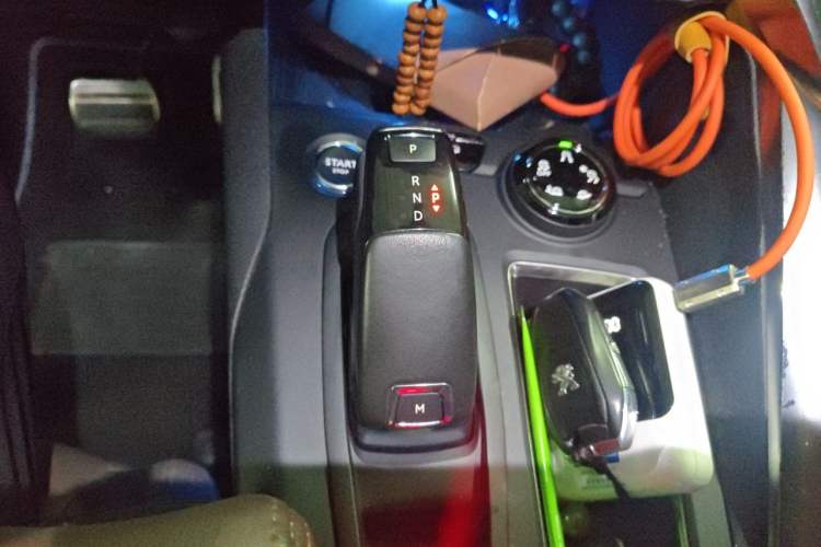 Used Peugeot 5008 2017 380THP 7-Seater Luxury GT Edition Gear Lever