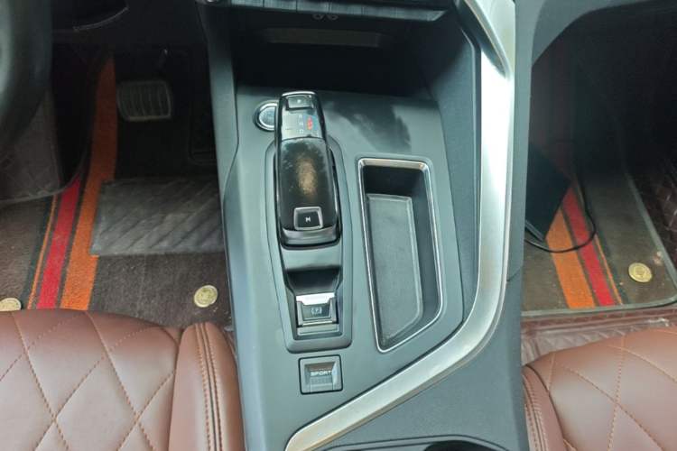 Used Peugeot 5008 2017 380THP 7-Seater Elite Edition Gear Lever