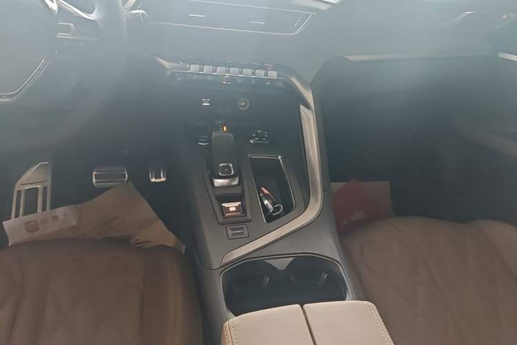 Used Peugeot 5008 2017 380THP 7-Seater Luxury GT Edition Gear Lever