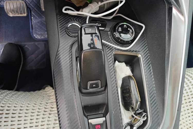 Used Peugeot 5008 2017 380THP 7-Seater Luxury Edition Gear Lever