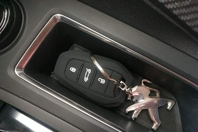 Used Peugeot 5008 2017 380THP 7-Seater Luxury GT Edition Interior 1