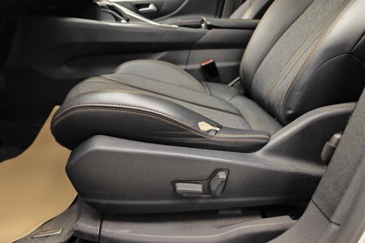Used Peugeot 5008 2017 380THP 7-Seater Elite Edition Interior 1