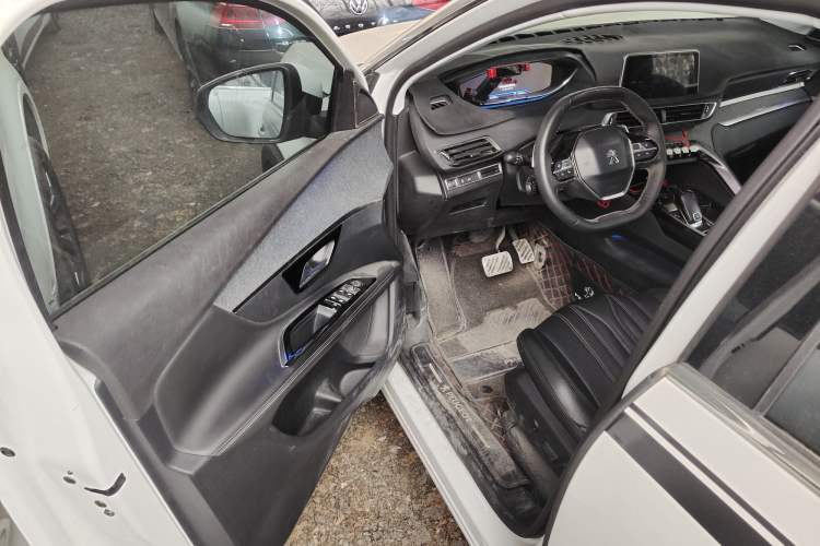 Used Peugeot 5008 2017 380THP 7-Seater Luxury Edition Interior 1