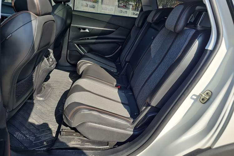 Used Peugeot 5008 2017 380THP 7-Seater Elite Edition Interior 1