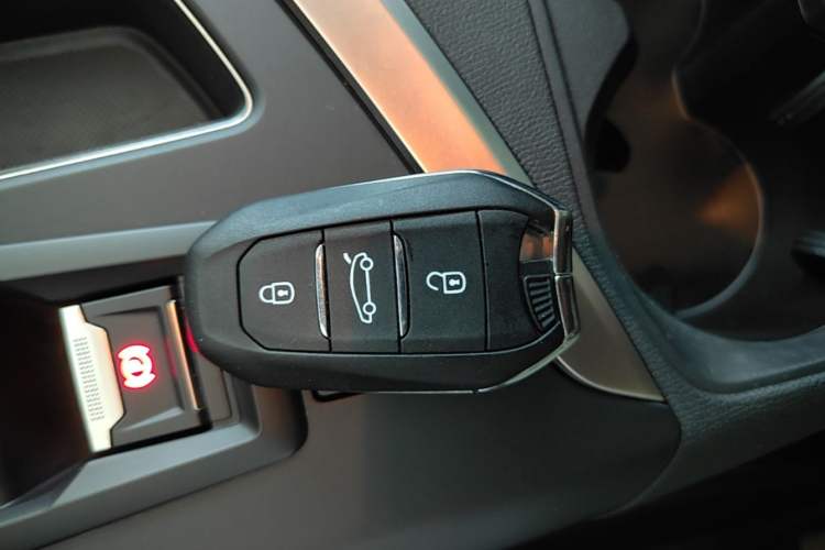 Used Peugeot 5008 2017 350THP 7-Seater Elite Edition Interior 1