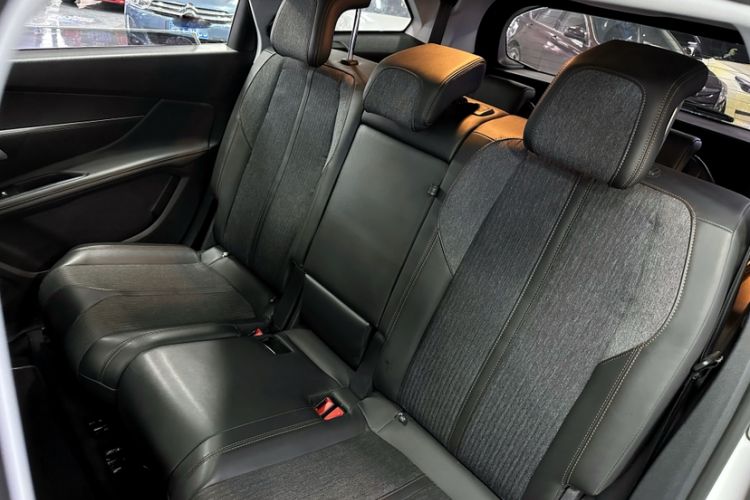 Used Peugeot 5008 2017 380THP 7-Seater Elite Edition Interior 10
