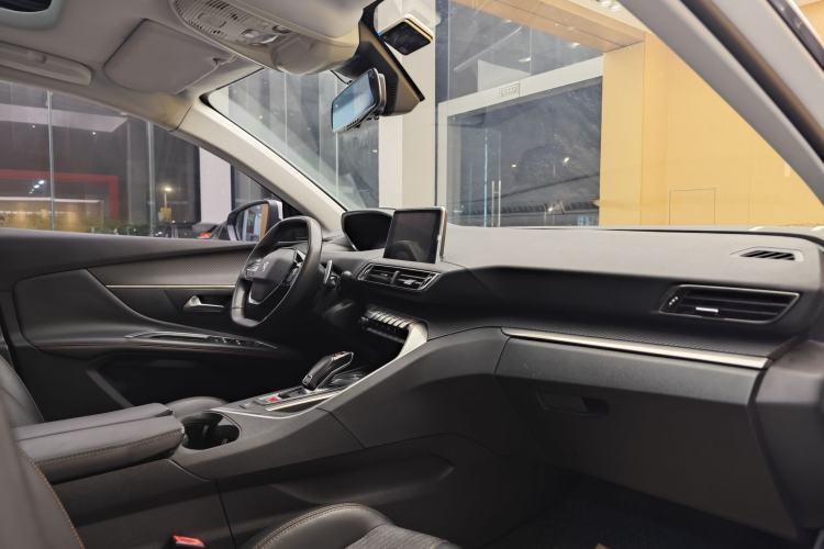 Used Peugeot 5008 2017 380THP 7-Seater Elite Edition Interior 12