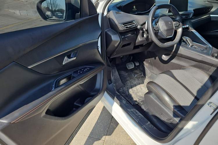 Used Peugeot 5008 2017 380THP 7-Seater Elite Edition Interior 2