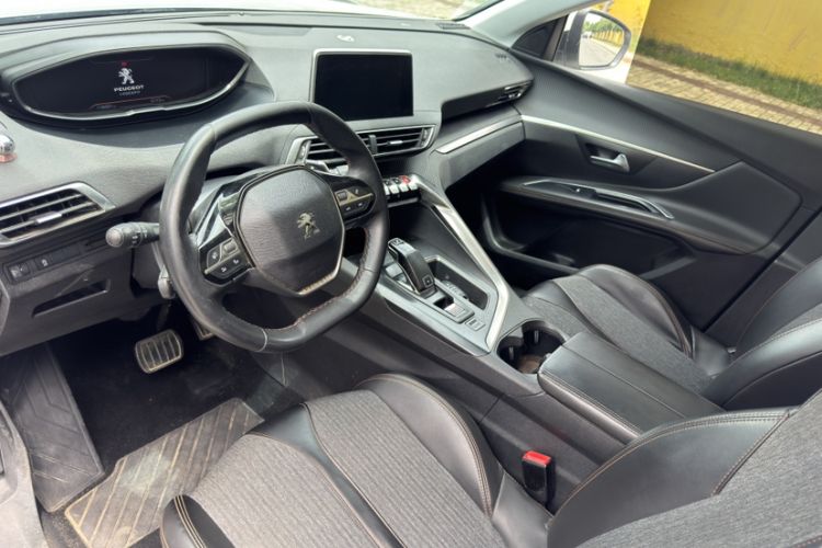Used Peugeot 5008 2017 380THP 7-Seater Elite Edition Interior 2