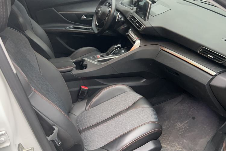 Used Peugeot 5008 2017 350THP 7-Seater Elite Edition Interior 3