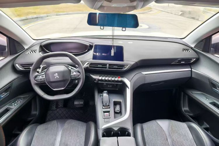 Used Peugeot 5008 2017 350THP 7-Seater Elite Edition Interior 3