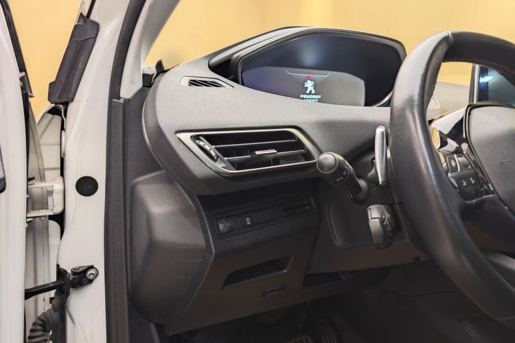 Used Peugeot 5008 2017 380THP 7-Seater Elite Edition Interior 4