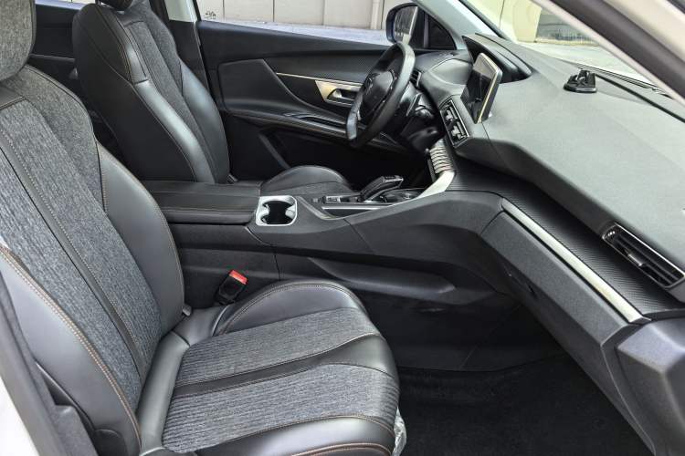 Used Peugeot 5008 2017 380THP 7-Seater Elite Edition Interior 4