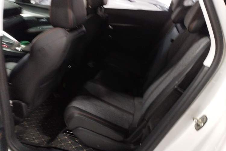 Used Peugeot 5008 2017 350THP 5-Seat Elite Edition Interior 4