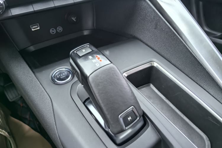 Used Peugeot 5008 2017 350THP 7-Seater Elite Edition Interior 4