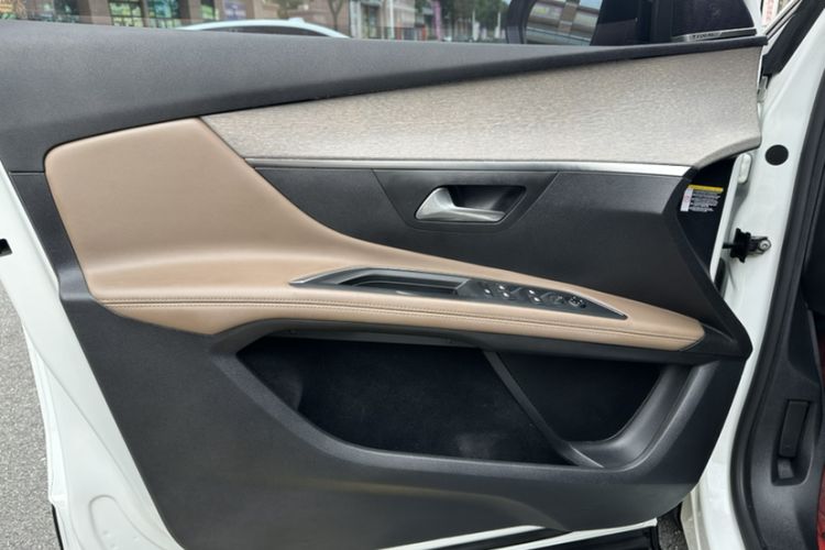 Used Peugeot 5008 2017 380THP 7-Seater Luxury GT Edition Interior 5