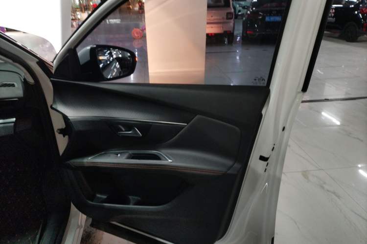 Used Peugeot 5008 2017 350THP 5-Seat Elite Edition Interior 5