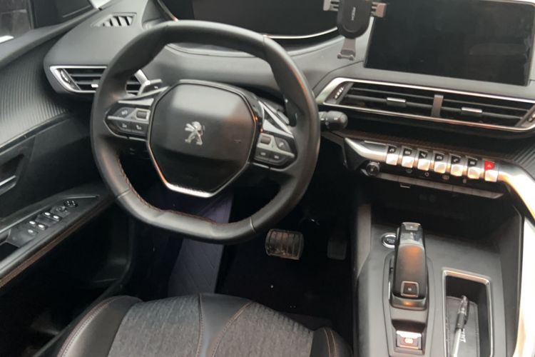 Used Peugeot 5008 2017 350THP 7-Seater Elite Edition Interior 6