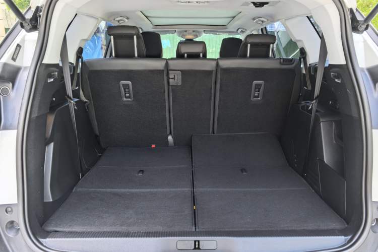 Used Peugeot 5008 2017 380THP 7-Seater Elite Edition Interior 6