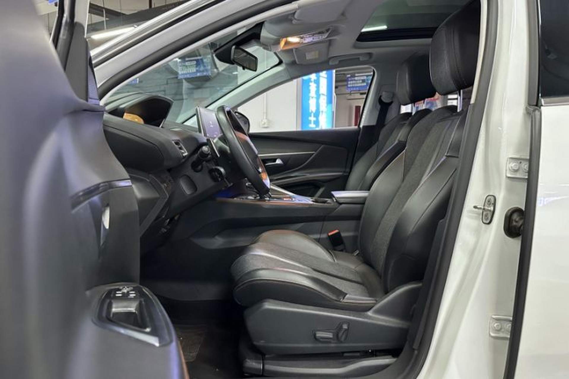Used Peugeot 5008 2017 380THP 7-Seater Elite Edition Interior 7