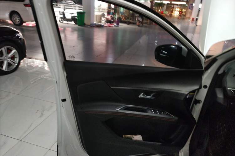 Used Peugeot 5008 2017 350THP 5-Seat Elite Edition Interior 7