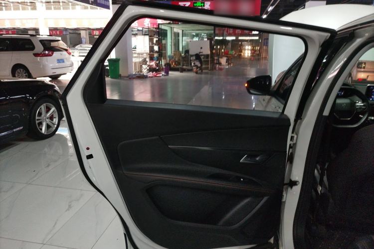 Used Peugeot 5008 2017 350THP 5-Seat Elite Edition Interior 8