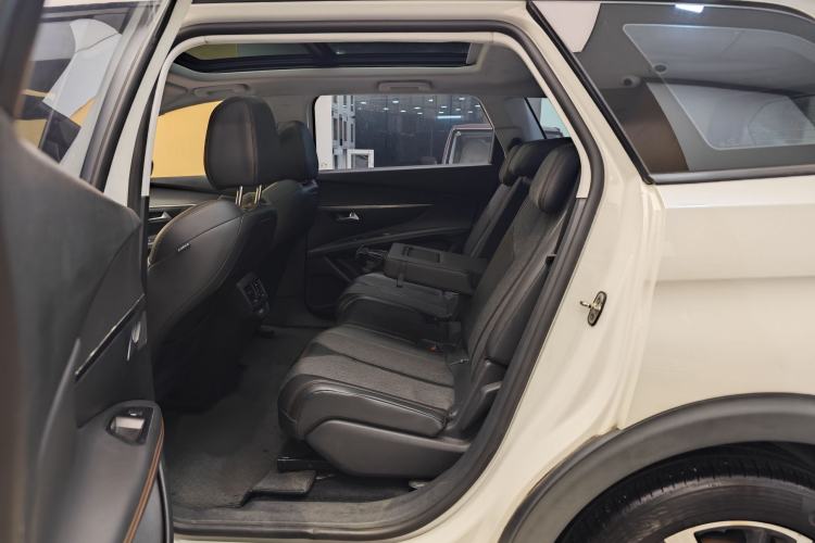 Used Peugeot 5008 2017 380THP 7-Seater Elite Edition Interior 9