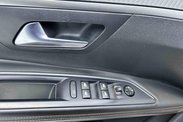 Used Peugeot 5008 2017 380THP 7-Seater Elite Edition Interior 9