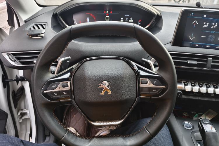 Used Peugeot 5008 2017 380THP 7-Seater Elite Edition Interior 9