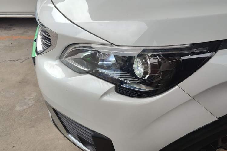 Used Peugeot 5008 2017 380THP 5-Seater Elite Edition Left Front Headlight