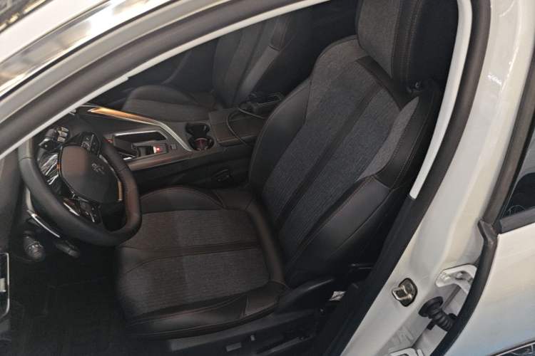 Used Peugeot 5008 2017 380THP 7-Seater Elite Edition Left Front Seat