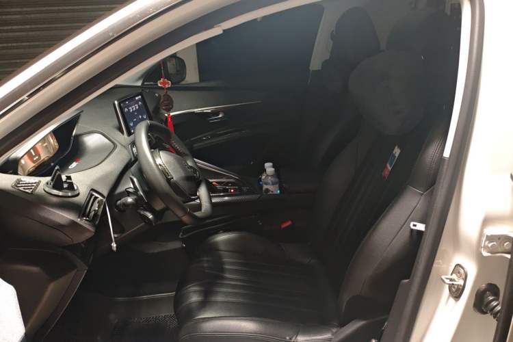 Used Peugeot 5008 2017 380THP 7-Seater Luxury Edition Left Front Seat