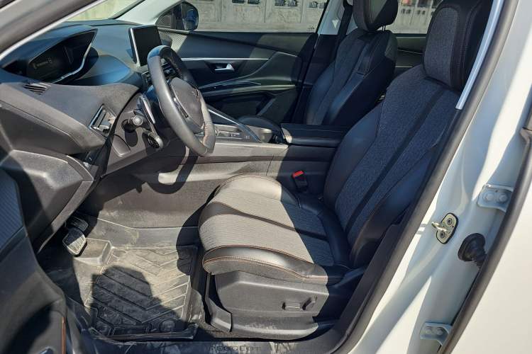 Used Peugeot 5008 2017 380THP 7-Seater Elite Edition Left Front Seat