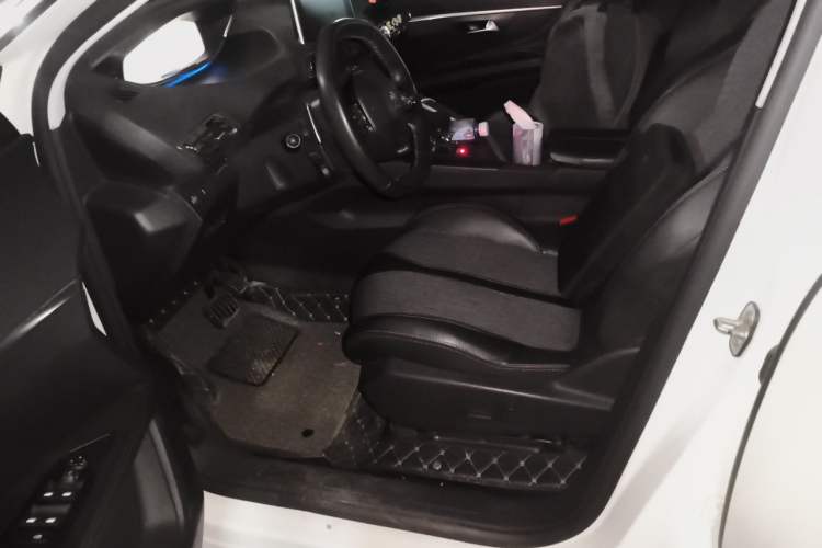Used Peugeot 5008 2017 350THP 7-Seater Elite Edition Left Front Seat