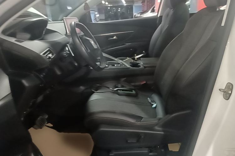 Used Peugeot 5008 2017 350THP 7-Seater Elite Edition Left Front Seat