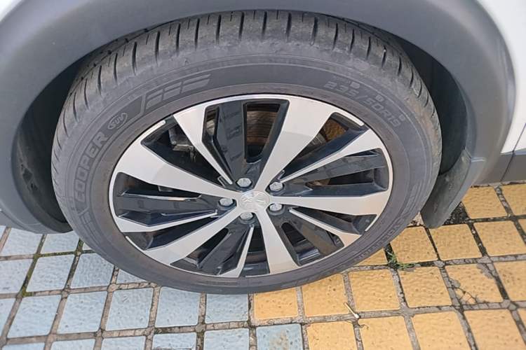 Used Peugeot 5008 2017 380THP 7-Seater Luxury Edition Left Front Wheel Hub