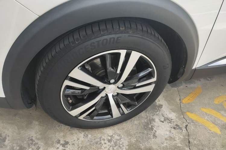 Used Peugeot 5008 2017 350THP 7-Seater Elite Edition Left Front Wheel Hub