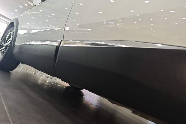 Used Peugeot 5008 2017 380THP 7-Seater Elite Edition Left Side Sill