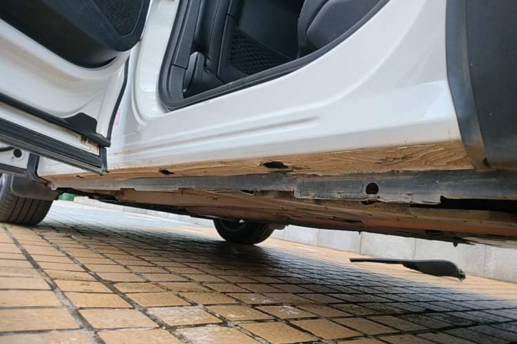 Used Peugeot 5008 2017 380THP 7-Seater Luxury Edition Left Side Sill